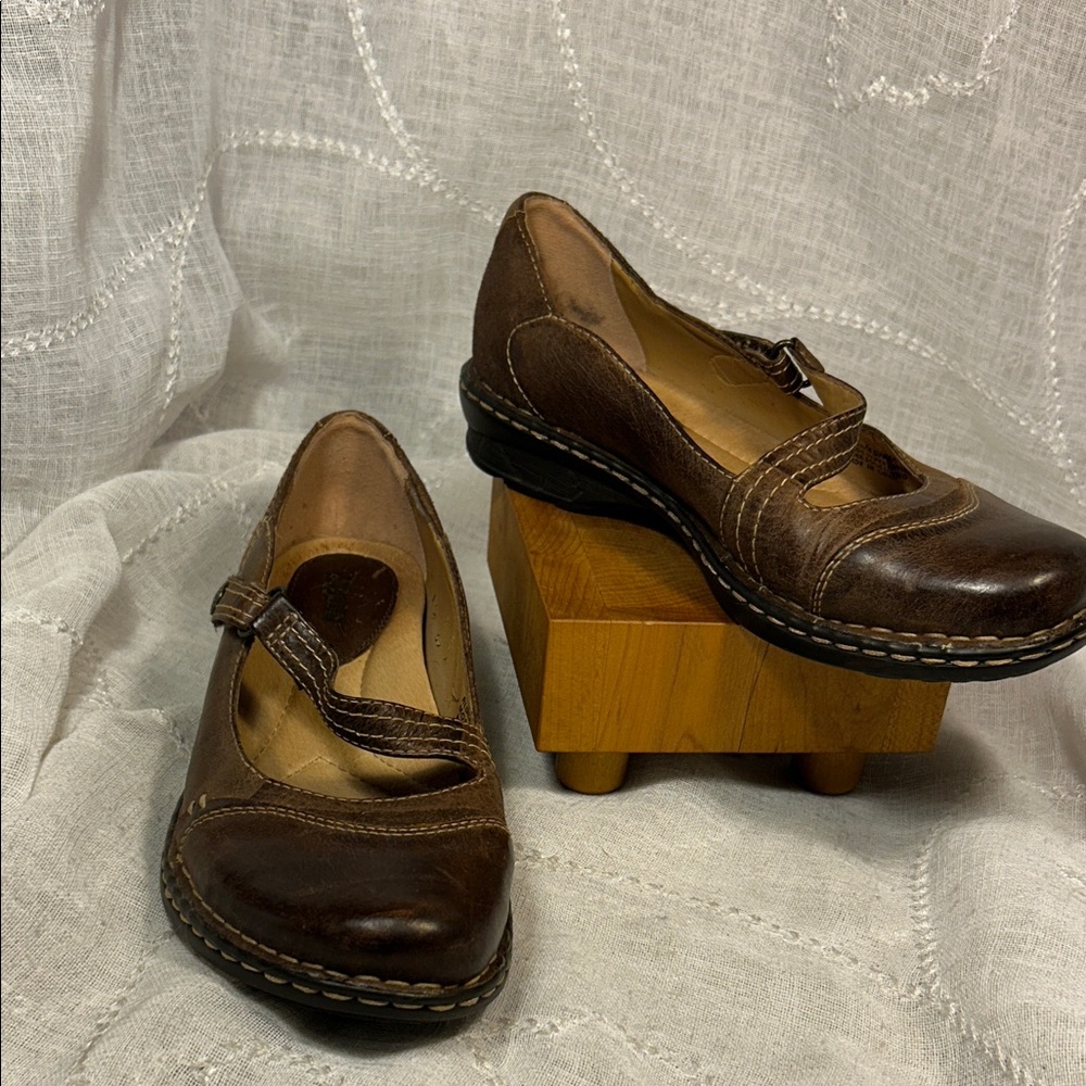 NWOT Earth leather mary jane flats
